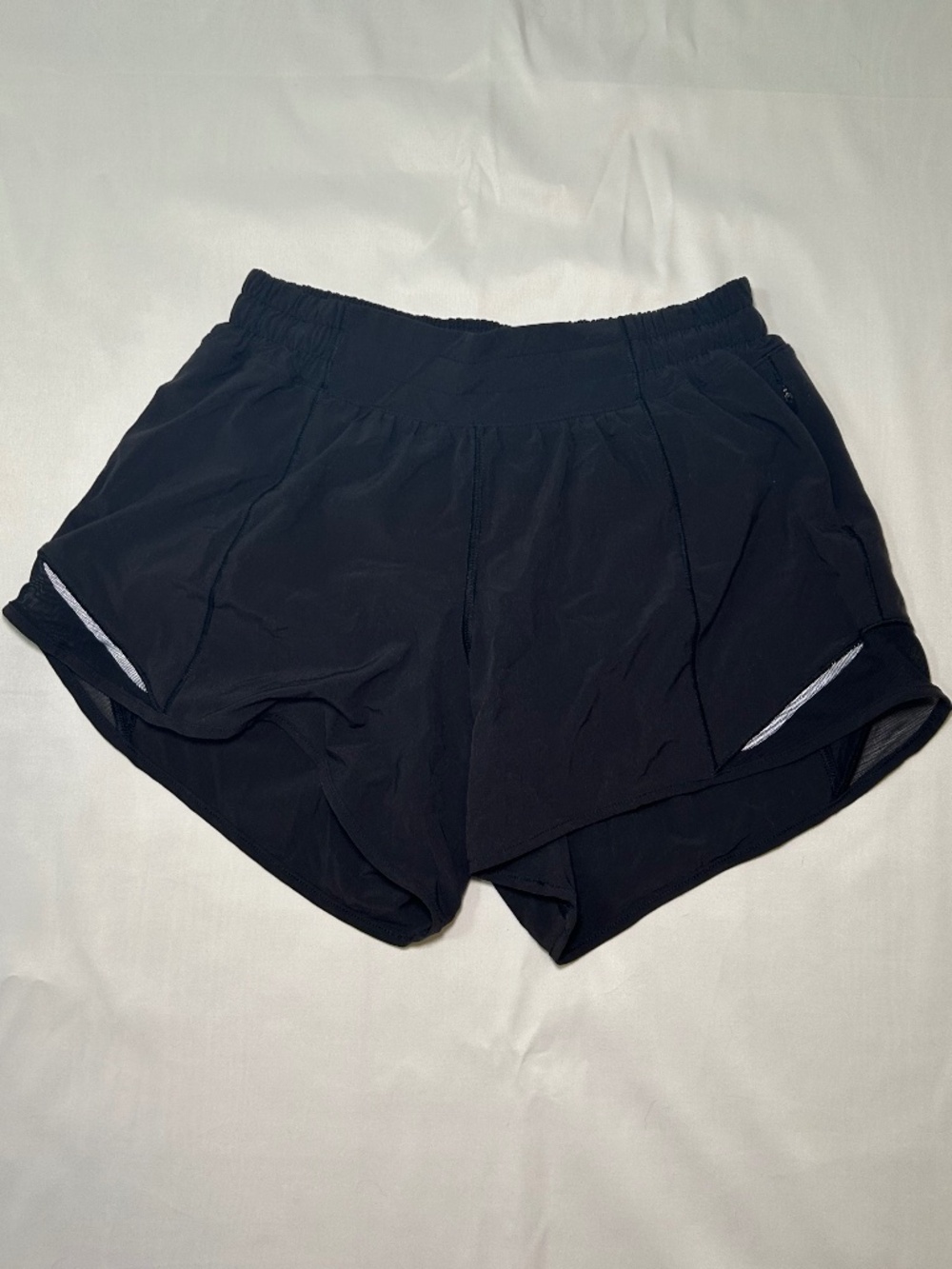 Lululemon Hotty Hot Short Long 4" - size 6 - black